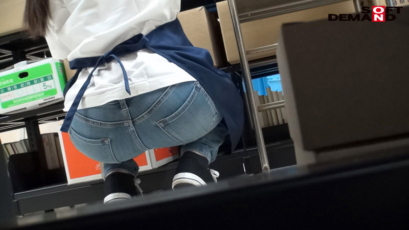 「仕分け作業中にムラついたら、即ヌイてくれる倉庫バイトの女子大生。地味な見た目で下品にバキューム。しかも精飲OK。」のサンプル画像4枚目