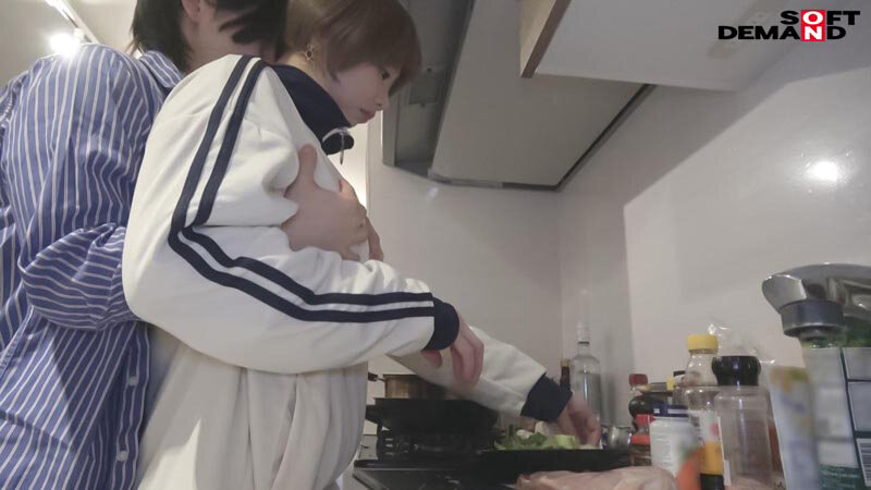 「2段階NTR 1，弱みを握った男に彼女とのハメ撮り映像を献上させる。 2，その後、断れない彼女を無茶苦茶ハメる。 新宿区で同棲4年、アパレル/DJ あかねさん（30）」のサンプル画像6枚目