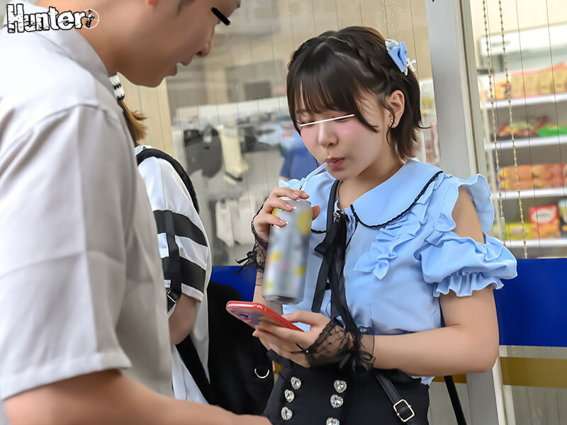 「【素人ビッチ】地雷系女子との援交体験!手コキ・フェラ・騎乗位で奉仕する立ちんぼ娘たち」のサンプル画像3枚目