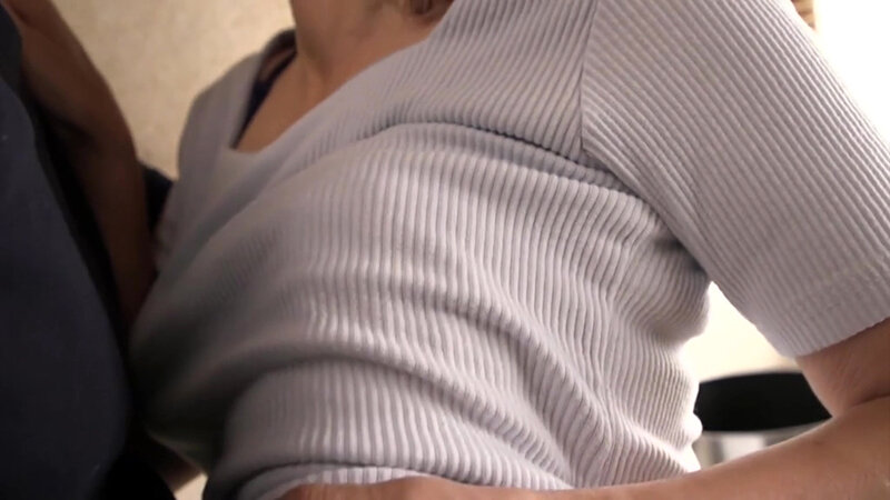 「【還暦母】一つ屋根の下の性交 北村敏世 母のフェラと垂れお腹とお尻編」のサンプル画像2枚目