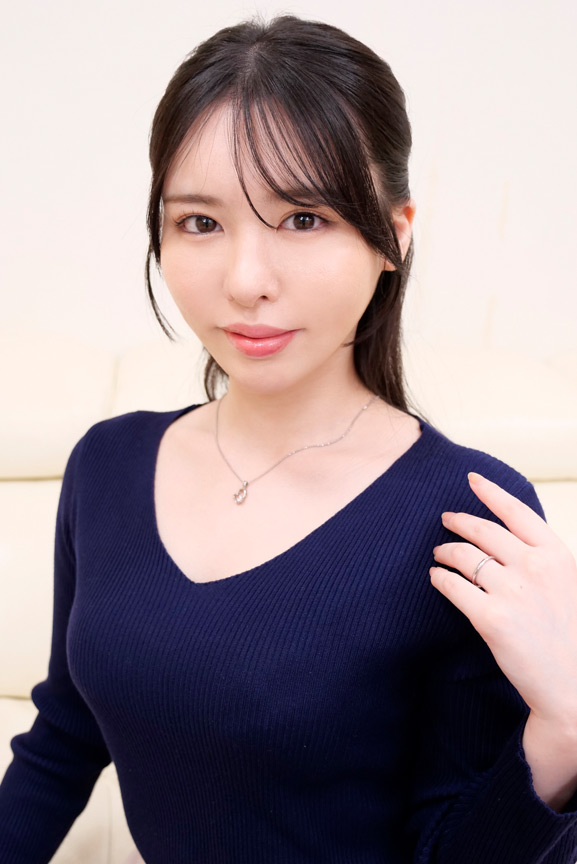 「経験豊富な優しい素人人妻が最高の童貞筆おろし 黒島玲衣」のサンプル画像1枚目
