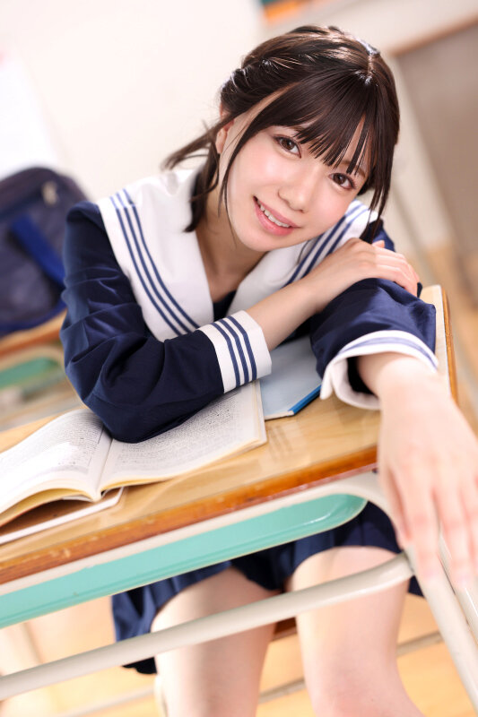 「日向由奈のコスプレパンチラ誘惑!小悪魔美少女の淫語責めに興奮必至の挑発プレイ」のサンプル画像1枚目