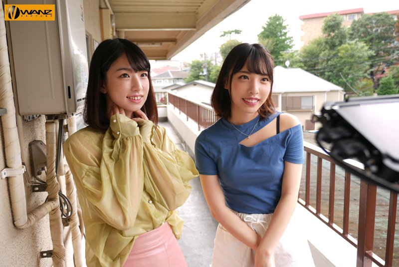 「お前らチ○ポ洗って待っとけよ！ M男クンの自宅にいきなり家凸！ W小悪魔SEXデリバリー！！ 白桃はな 花狩まい」のサンプル画像1枚目