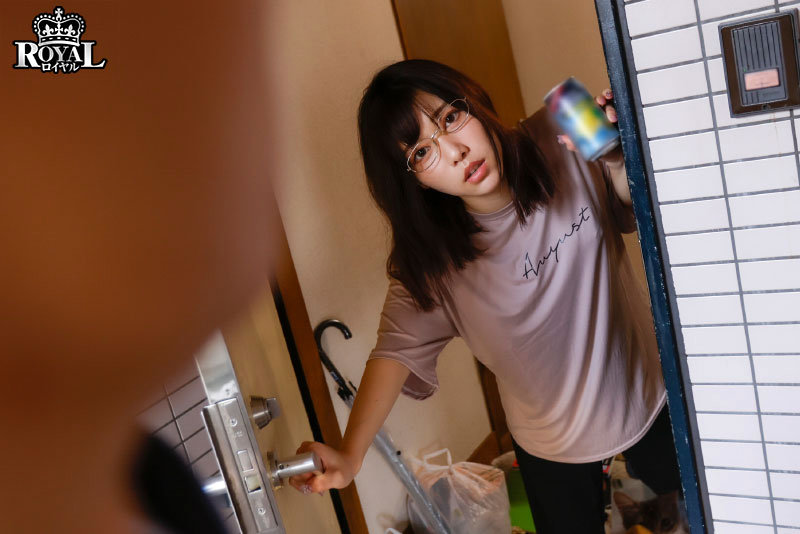 「【従姉妹が男に振られてメンヘラ女子に…】

6年ぶりに再会した従姉妹のお姉ちゃんが、昼からストロング缶を飲む廃人になってた話です。

性欲処理におち●ぽを貪られてしまいます。」のサムネイル