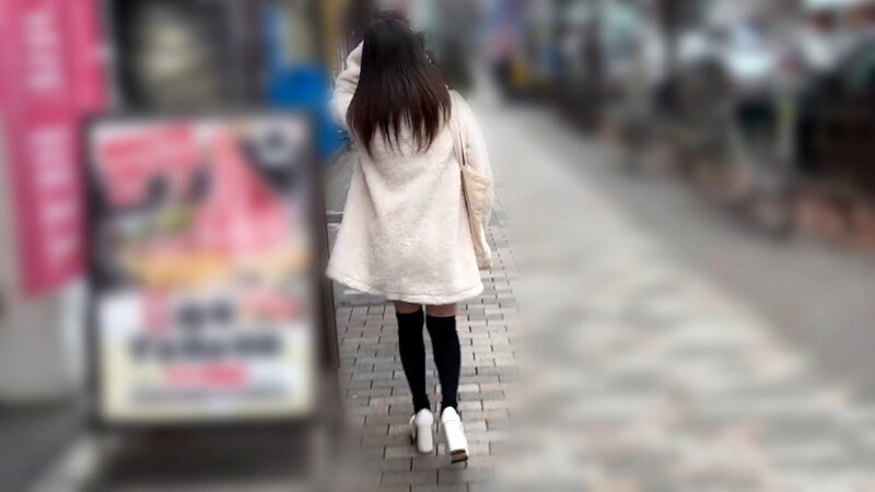 「街角で声をかけてくすぐりさせてもらう アパレルアルバイト ももなちゃん」のサンプル画像2枚目