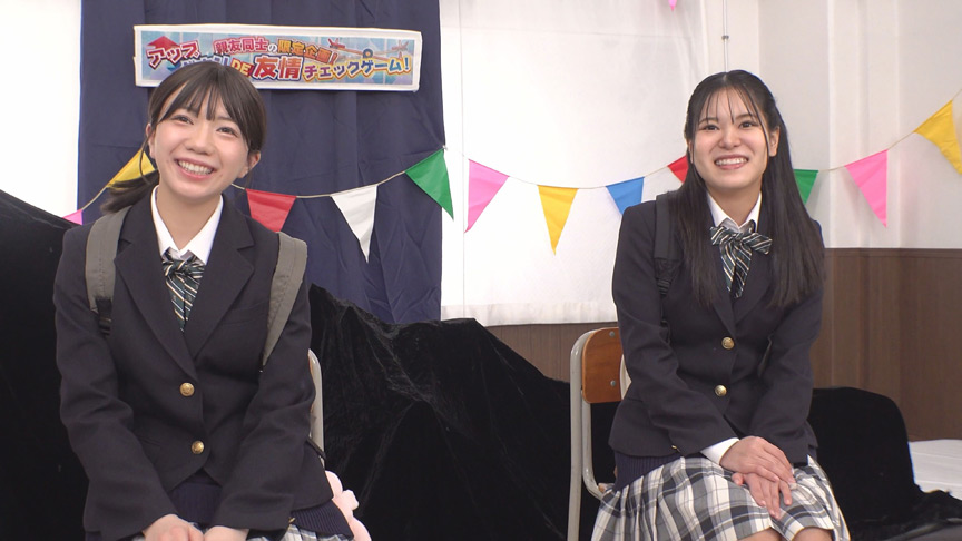 「仲良し女○○生対抗！どでか固定ディルドシーソー対決！挿入状態で腰を振り先に5回潮を噴いたら勝ち！負けたら即ハメ中出し！上下運動で刺激されてイキ潮が止まらない未成熟おま○こに大人のデカチン激ピストンで潮！潮！～ゆあ＆なつこ編～」のサンプル画像1枚目