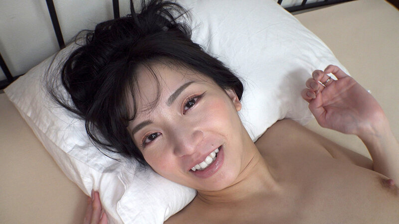 「THE ドキュメント 本能丸出しでする絶頂SEX たまったもんじゃない！卑猥な剛毛おマ〇コ美人女教師妻が乱交交尾で連続中出し絶頂！ 鈴木真夕」のサンプル画像11枚目