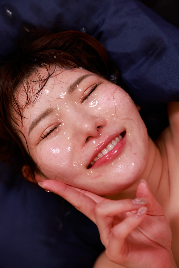 「高城なぎさ・櫻茉日が大量顔射プレイに挑戦！人気女優のぶっかけ作品を徹底レビュー」のサンプル画像18枚目