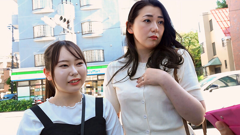 「親友みたいな仲良し母娘ナンパ 巧みな言葉に口説かれ性的欲望に負けた母親とそれを見て興奮してしまう娘との極上親子丼! 完全撮り下ろし3P中出し」のサンプル画像9枚目