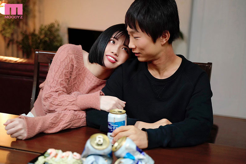 「終電逃して同僚の部屋にお泊り ノーブラ部屋着に我慢できずコンドーム使いきるまでヤリまくった 石原希望」のサンプル画像1枚目