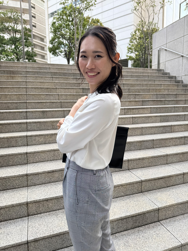 「同僚を口説いてSEXするアカウント 今、狙っている同僚」のサンプル画像1枚目