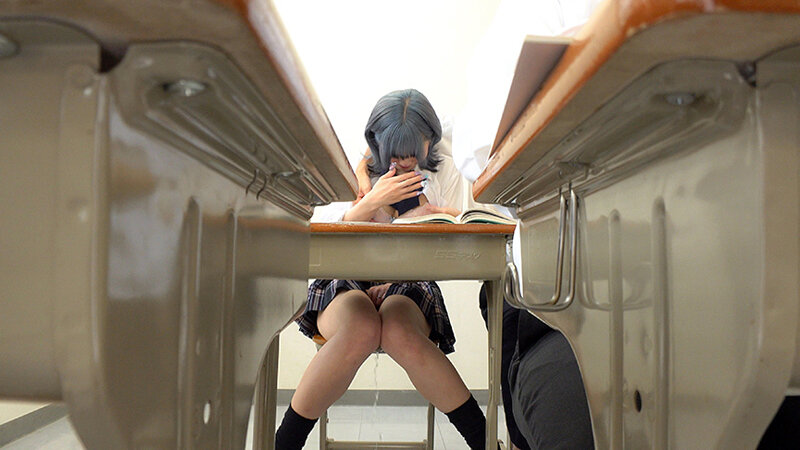 「【るるちゃ。・渡来ふう】制服美少女JKが羞恥プレイで敏感乳首を責められお漏らし絶頂【巨乳・貧乳】」のサンプル画像2枚目