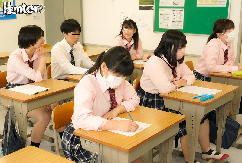 「レズ乱交も当たり前！去年まで女子校だった学校に入学したら女子だらけで男はボク1人！ヤリマン四天王にチ○ポの先が渇く暇がないほどヤラれまくり！」のサンプル画像3枚目
