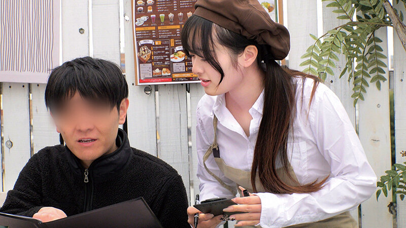 「【素人】スレンダー巨乳カフェ店員4名がイラマチオと中出しで絶頂する過激プレイ動画」のサムネイル