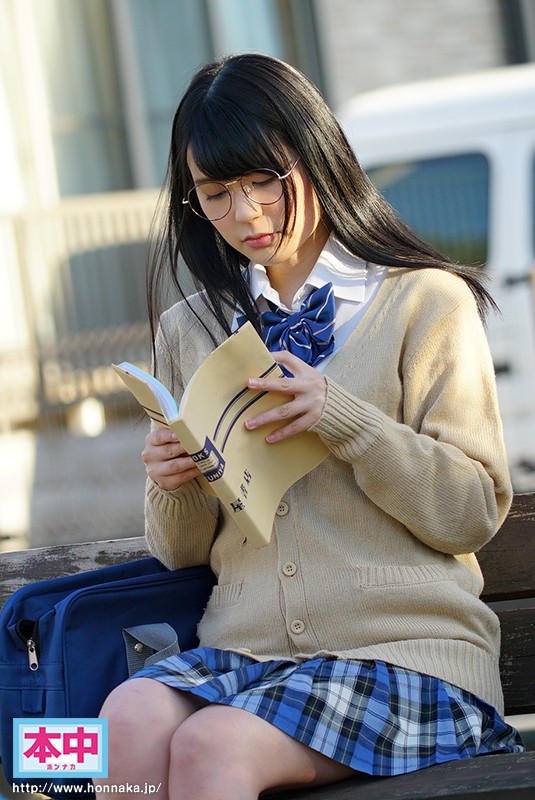 「最初は何も知らなかったのに。。
悪いおじさん達に大人の悦びを教え込まれてしまった女の子(>_<)」のサムネイル