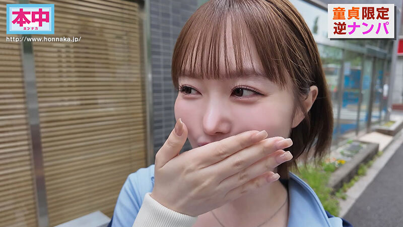 「街中で逆ナン!見つけた童貞に…ガチンコ出演交渉!みさみさの凄テクに10分間耐えれたらナマ中出しで童貞卒業させたげる 小栗操」のサンプル画像1枚目