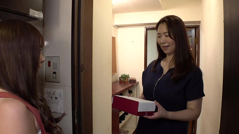 「翔田千里×一条みお｜熟女が新婚夫婦を寝取る3P中出しセックス｜パラサイトおばさんの誘惑」のサンプル画像1枚目