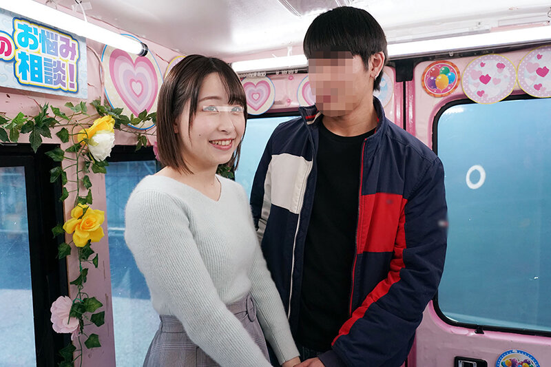 「一般男女モニタリングAV×マジックミラー便コラボ企画 素人大学生カップル路上NTR！自慢の彼女がデカチン寝取られ素股でヌルッと生挿入！彼氏の目の前で連続中出し！！ 合計11発」のサンプル画像2枚目