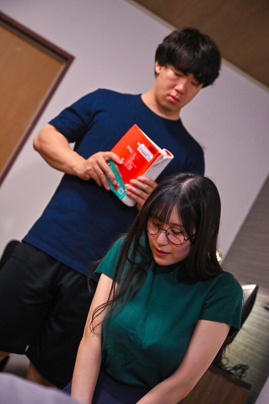 「地味メガネ美爆乳お姉さんは弟専用のド変態痴女 雨宮ひびき」のサンプル画像2枚目