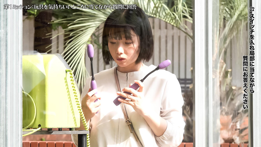 「公衆電話ボックス360度 爆乳素人きき乳首チャレンジ すなおさん(22歳・大学生)」のサンプル画像1枚目