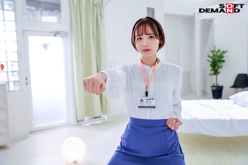 「照れ屋だけどスケベっぷり半端ない ショートカットが可愛らしい入社2年目グッズ事業部 柴崎はるAV出演（デビュー）！」のサンプル画像4枚目