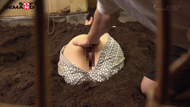 「砂風呂に埋まって動けない拘束エステ 媚薬と熱気で火照ったカラダは感度10倍！すぐ隣にほかの客がいるのに何度も漏らしてイキまくり！さらに！マ●コの疼きが抑えきれず固定されたまま挿入を懇願！！ めい（23）OL【配信限定で復刻】」のサンプル画像6枚目