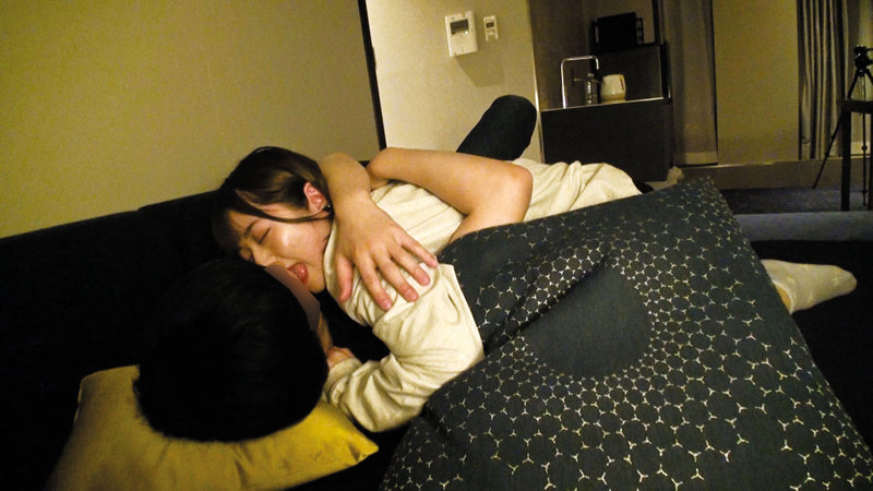 「彼女は、常にちんちん舐めてないと落ちつかない 僕の『ペロフレ（ペロペロフレンズ）』です。 COGM-022」のサンプル画像2枚目
