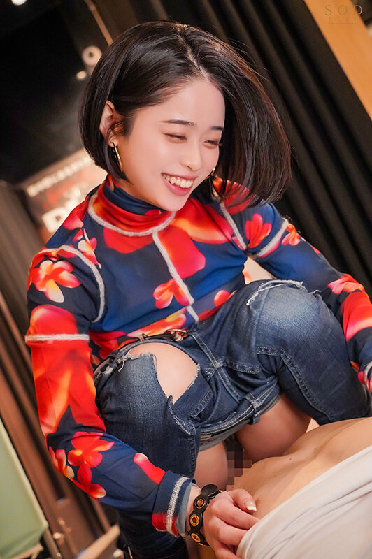 「MINAMOにいきなり逆ナン痴女られ！連射＆男潮＆中出し犯●れて…悶絶焦らしで誘惑された俺たち」のサンプル画像5枚目