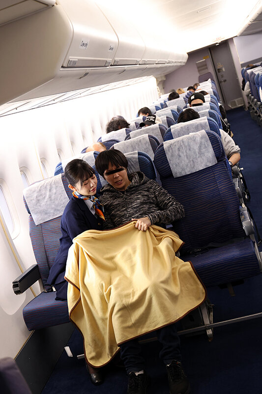 「内緒でエグい接客してくれた美人CAをホテルに誘って生ハメしたら何度も求めるヤリマンだった」のサンプル画像5枚目