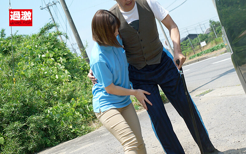 「巨乳介護士痴● ～送迎車の中で憧れの美人介護士を舐めイカせる絶倫爺さん～」のサンプル画像2枚目