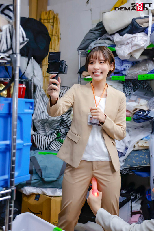 「おもちゃ開発で大絶頂ドキュメント！ 女性用アダルトグッズの研究で実際に試して気持ち良さを追求するうち気づけば何度もイっちゃってました…！ ショートカットが可愛らしいグッズ事業部 入社2年目柴崎はる」のサンプル画像2枚目