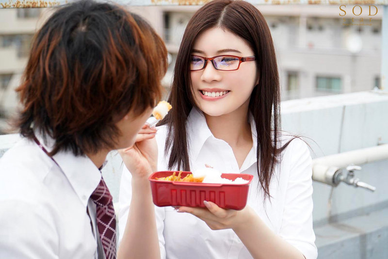 「突然のゲリラ豪雨ではじめて出来た彼女の完璧すぎるエロボディが発覚！我慢できなくなってオッパイ揉みまくり！朝までイチャイチャパコパコしまくった！！ 神木麗」のサンプル画像2枚目