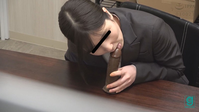 「面接中の緊迫ディルドオナニー」のサンプル画像13枚目