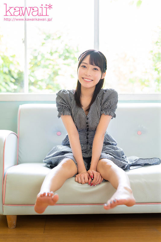 「押しに弱い自分を変えたくて自らAV応募 お願いされたら断れない…？？ 澄ました顔して性欲めっちゃ強いお人好しすぎるドMな現役女子大生DEBUT！！ 杉咲麦」のサンプル画像1枚目