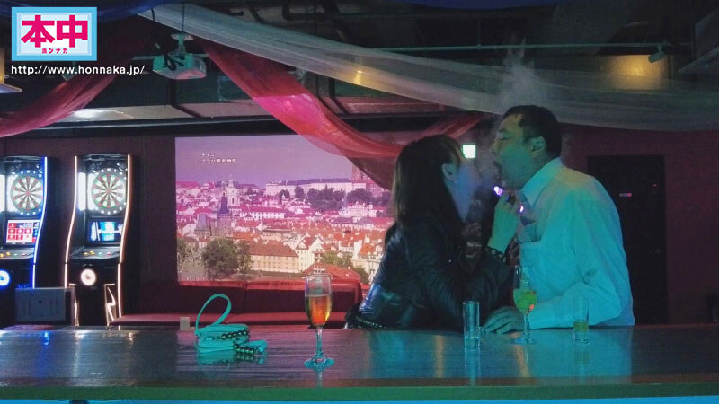 「ねぇねぇー僕ちゃん、CLUB初めてきたの？ ココ暗いから何やっても平気だよ うちと朝まで生パコキメちゃわない～？暗闇でいきなり逆ナン中出しトランスファック 美谷朱里」のサンプル画像1枚目