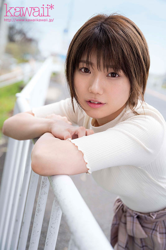 「【新人動画】
沖縄出身元アイドル 市川りく20才AVデビュー 裏表のない性格は南国の元気印「私、ウソはつきません！」」のサムネイル
