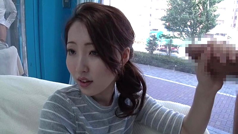 「マジックミラー号 心優しい子持ちのママがデカチンで妻に挿入を許してもらえない男性に素股奉仕 産後で感度が上がったマ○コは我慢できず、不倫挿入真正中出し！」のサンプル画像12枚目