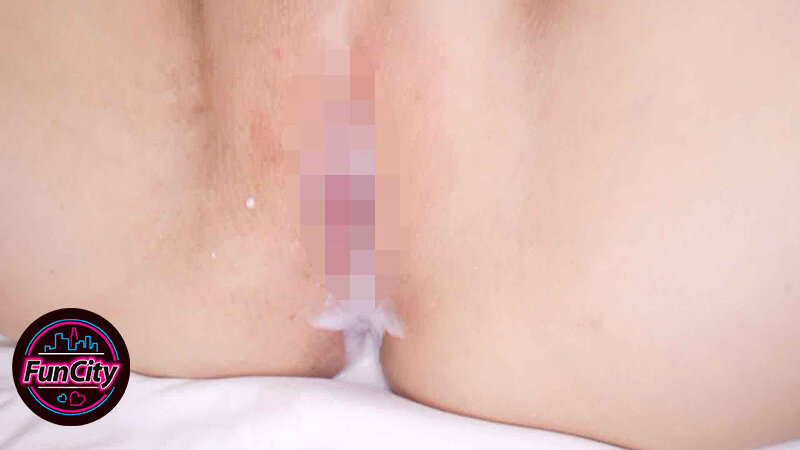 「巨乳カフェ店員の無防備な胸チラ誘惑に 勃起が抑えきれず襲ったら逆に超むっつり絶倫で毎日中出しねだられて… 水原みその」のサンプル画像15枚目