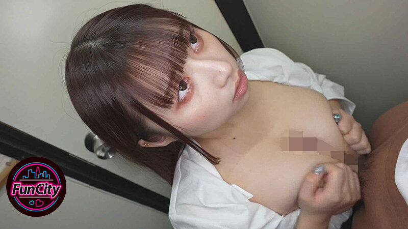 「巨乳カフェ店員の無防備な胸チラ誘惑に 勃起が抑えきれず襲ったら逆に超むっつり絶倫で毎日中出しねだられて… 水原みその」のサンプル画像8枚目