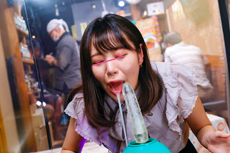 「羞恥！彼氏連れ素人娘をマシンバイブでこっそり攻めまくれ！23 素人VSマシンバイブ 激安居酒屋にマジックミラー特設スタジオを設置彼氏と毎日好（ハオ）ハオセックスしてる夏休み中リア充女子大生編」のサンプル画像10枚目