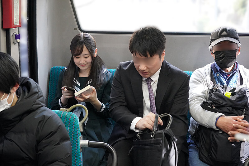 「バスで寝落ちしたサラリーマンが目を覚ますと・・・・」のサムネイル