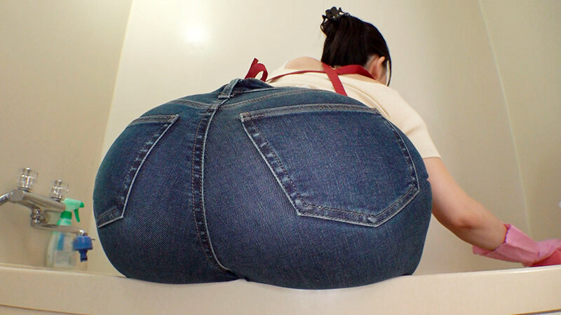 「色白デカ尻の家事代行おばさんに即ハメ！デカチンの虜になった人妻が翌日勝手に押しかけてきたので満足するまで何度も中出ししてあげた 17 弥生みづき」のサンプル画像6枚目