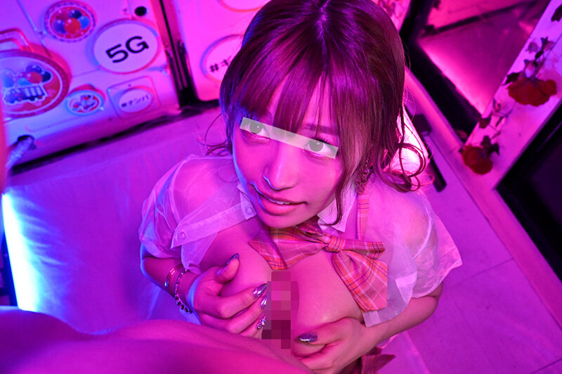「一般男女モニタリングAV×マジックミラー便コラボ企画 ギャルはチ○ポを見るとすぐにまたがるという噂は本当か！？ 令和ギャルがフル勃起したデカチ○ポを生挿入してヤバすぎる腰振り騎乗位で連続中出し！…では足りず全員追撃2SEX！発射合計12発」のサンプル画像7枚目