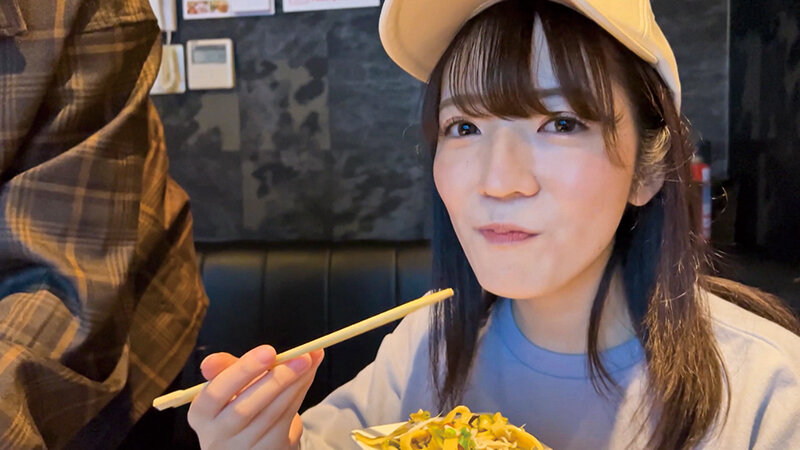 「タンポポみたいに飛んでいきそうなくらい軽いふわふわま○こちゃん（いろじろ） と美乳揉み放題カラオケセクパ」のサンプル画像2枚目