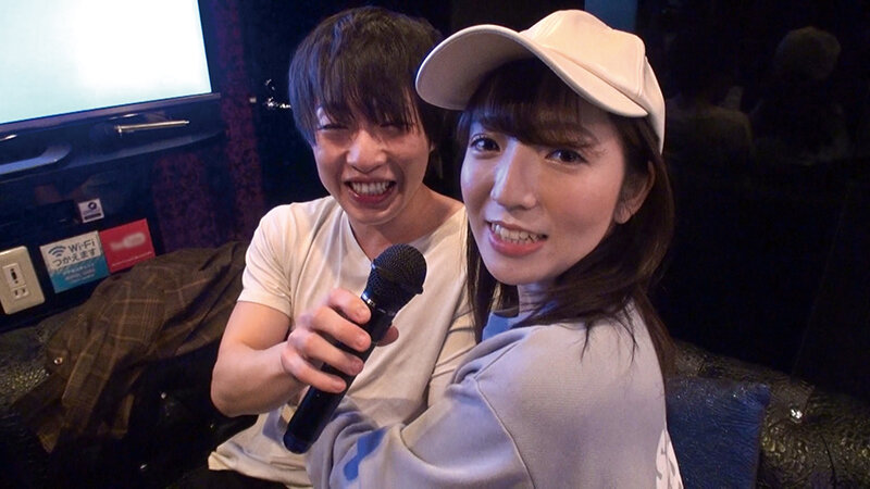 「タンポポみたいに飛んでいきそうなくらい軽いふわふわま○こちゃん（いろじろ） と美乳揉み放題カラオケセクパ」のサンプル画像4枚目
