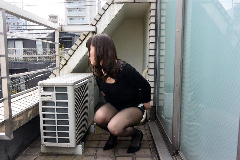 「「こんなところでゴメンなさい…。でも、もう我慢出来なかったの…」 トイレが故障で使えず膀胱限界の放尿婦人36人」のサンプル画像1枚目
