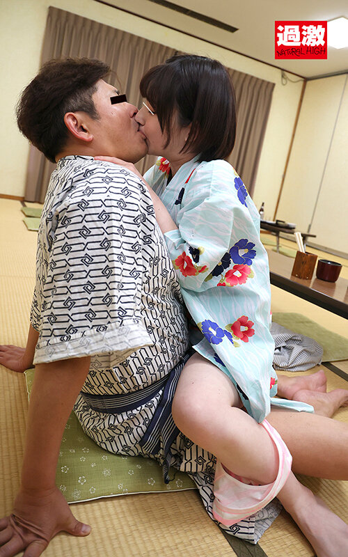 「温泉客が居ても浴衣の中の抱っこSEXで挿入して逃がさず何発も膣射させる痴女っこ2」のサンプル画像17枚目