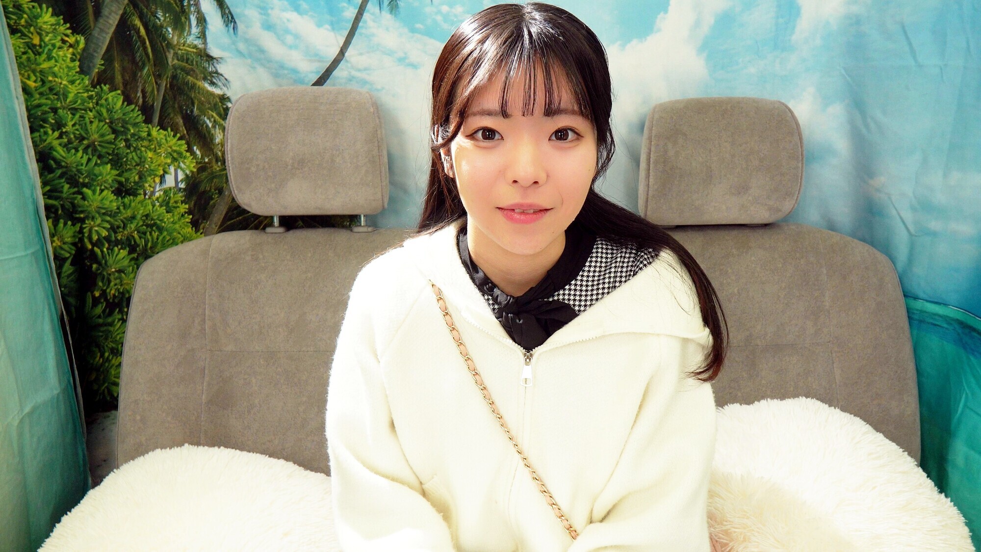 「騎乗位ディルド腰振りチャレンジ！失敗したら即ハメ罰ゲーム！！お嬢様系はづきちゃん編」のサンプル画像1枚目