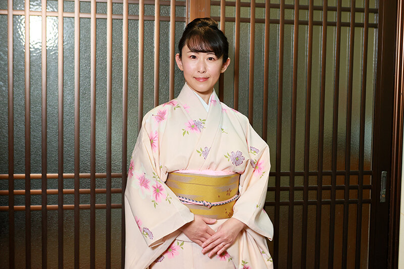 「某温泉旅館には男性客を逆夜●いする美人若女将が実在した」のサンプル画像12枚目