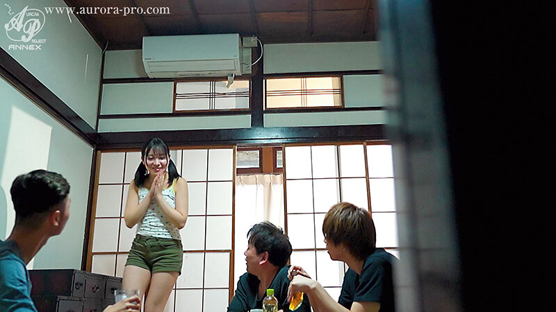 「竹内咲奈 女子校生コスプレで中出し3P＆顔射プレイ！美乳JKの過激映像が話題」のサムネイル